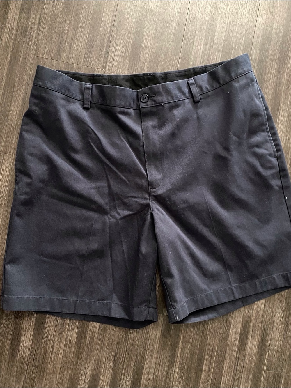 L.L. Bean Classic fit Men's Navy Shorts 8”
